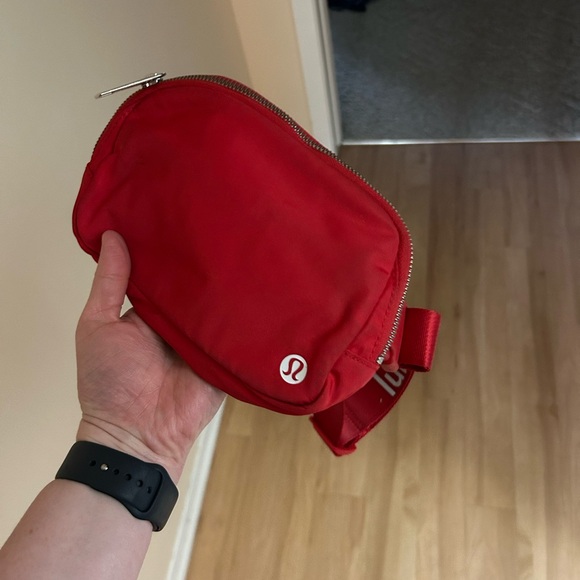 lululemon employee belt bag Everywhere 1L (True Navy) Lululemon Everywhere Belt Bag *1L